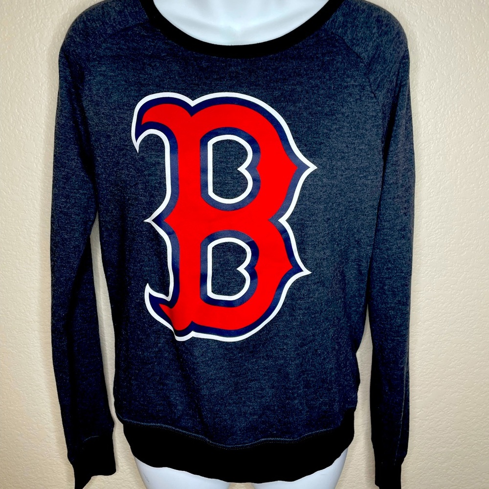 Pink VS Boston Red Sox shirt 5th and Ocean MLB
" Swing for the fences" Pink XS